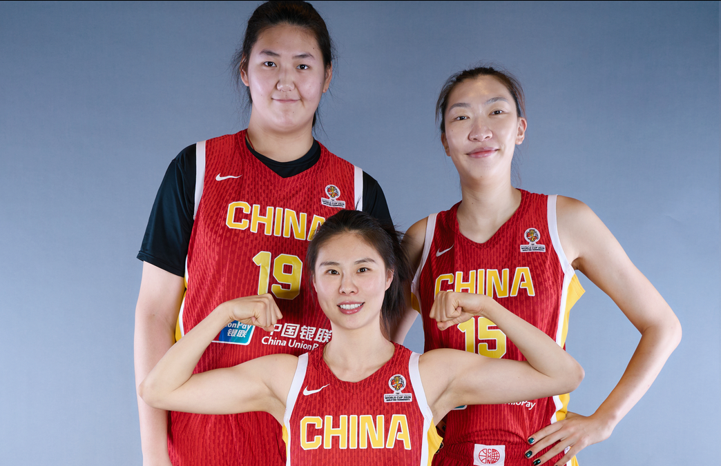 亚洲足球-输15分！女篮功勋0分5失误却被原谅，球迷：这队友欧文来了都没用